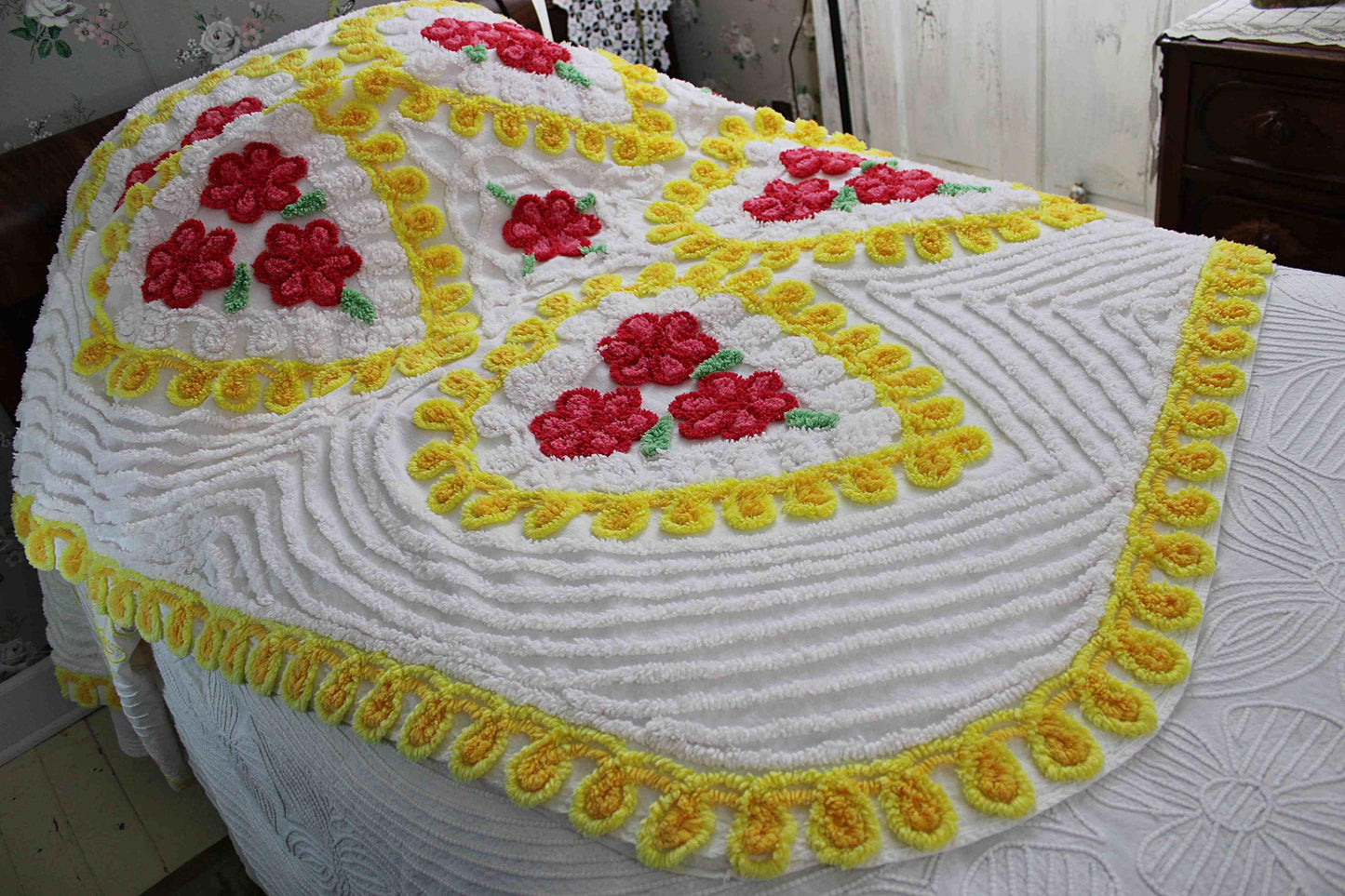 sweetheart vintage chenille bedspread with brilliant hearts, roses & curlicue swirls on white 100% cotton, MCM aesthetic, FULL size bedding