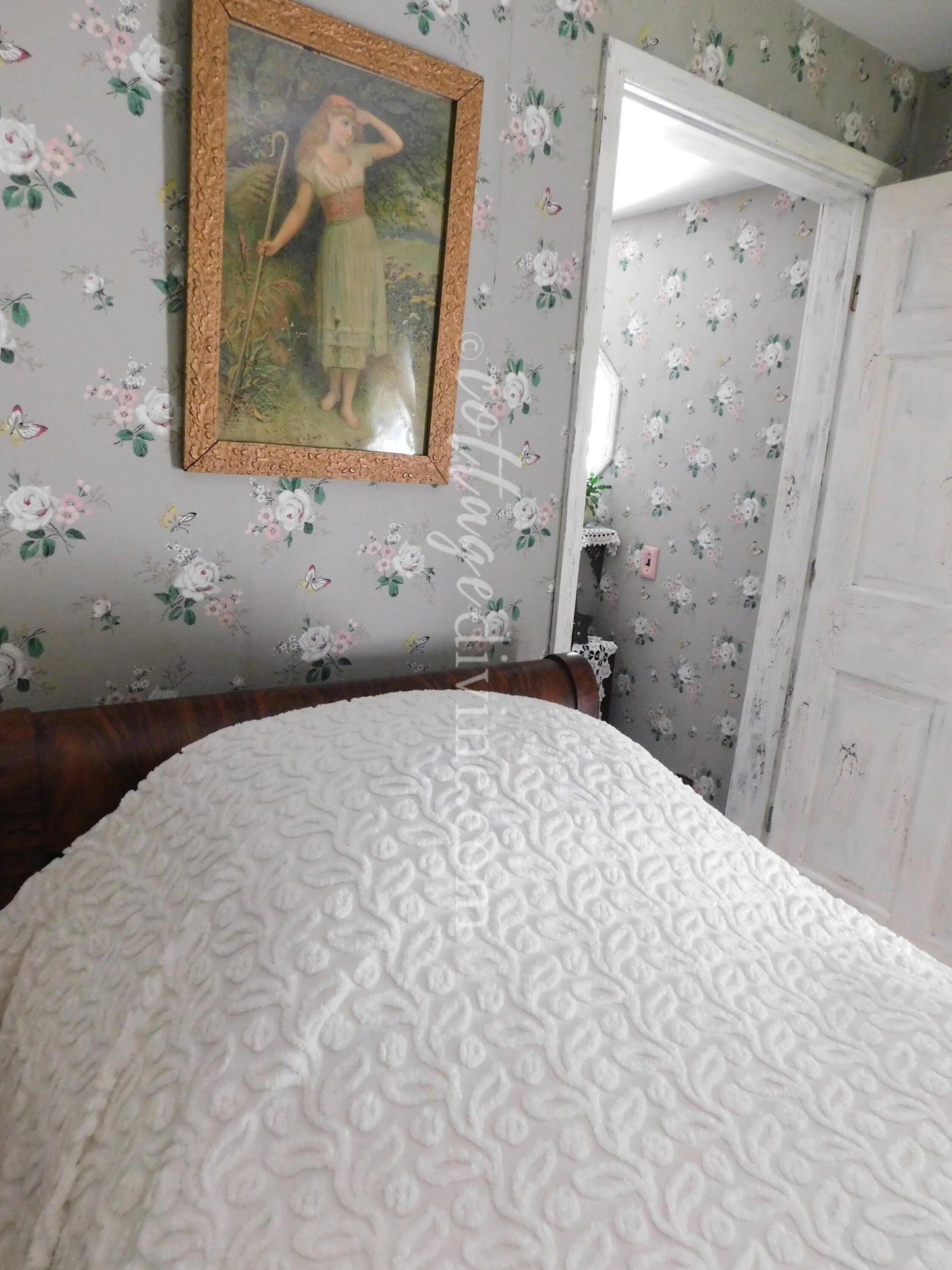 White Ivy Berry Vintage Chenille Bedspread, Full Size Cotton Bedding with Fringe, Tagged Hofmann Textiles