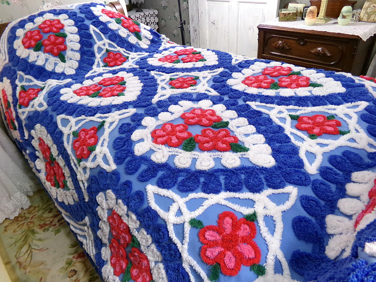 American Spirit Vintage Chenille Bedspread with Brilliant Red Roses in Blue & White Hearts, Full Size Bedding