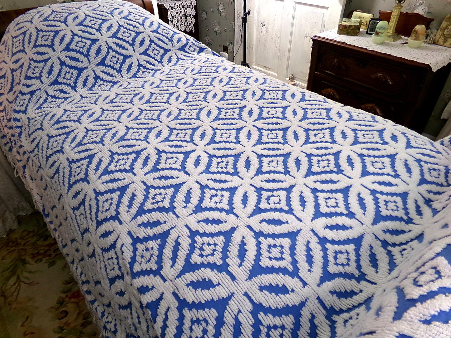 coastal cottage blue vintage chenille bedspread, cobalt & white geometric pattern, 100% cotton twin size summer coverlet with fringe