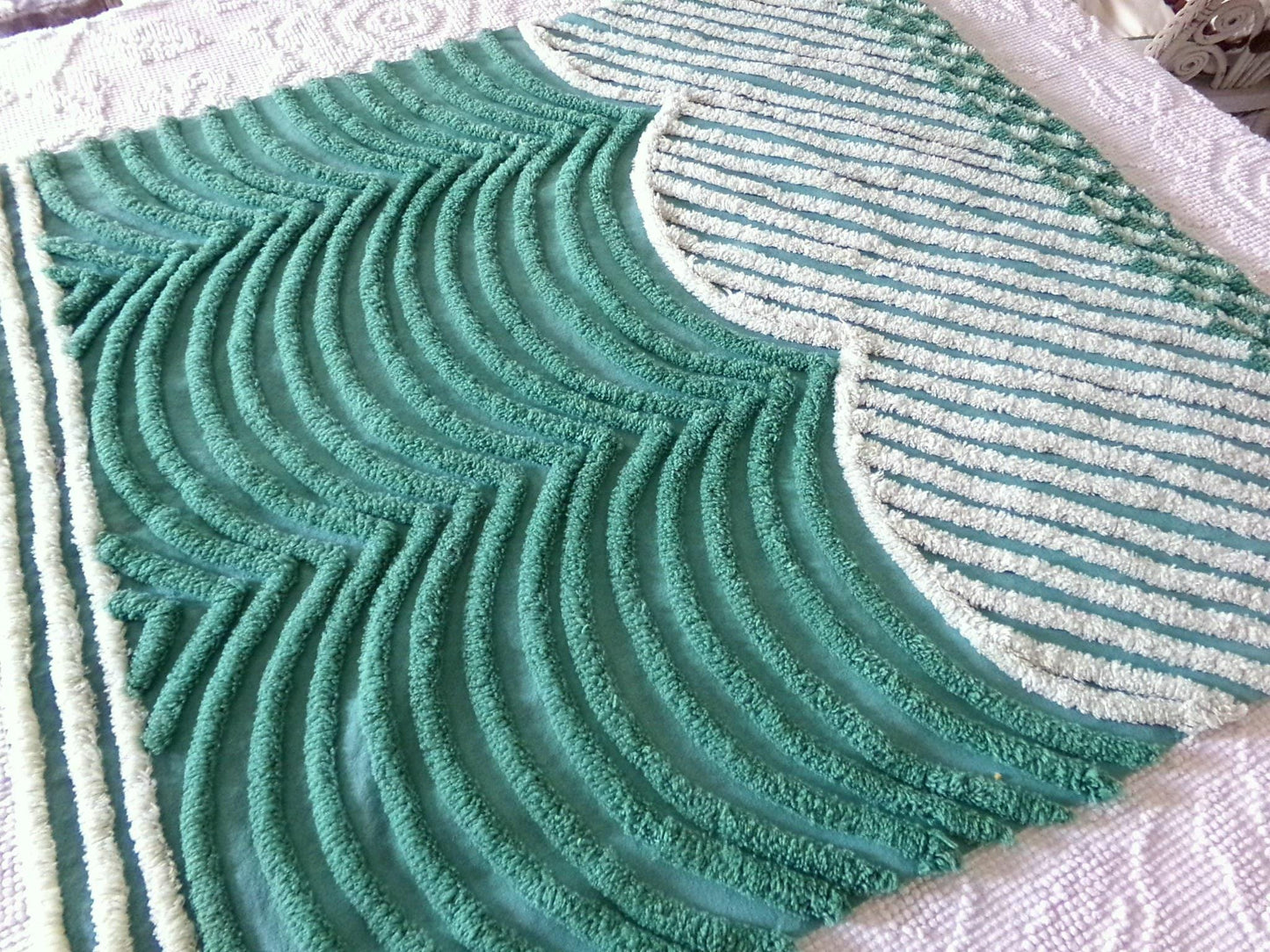 Drama Green Vintage Chenille Fabric, Powerful Swooping Wave Scallops, 20" x 24" inch piece, Great in Quilts, Wall Hangings