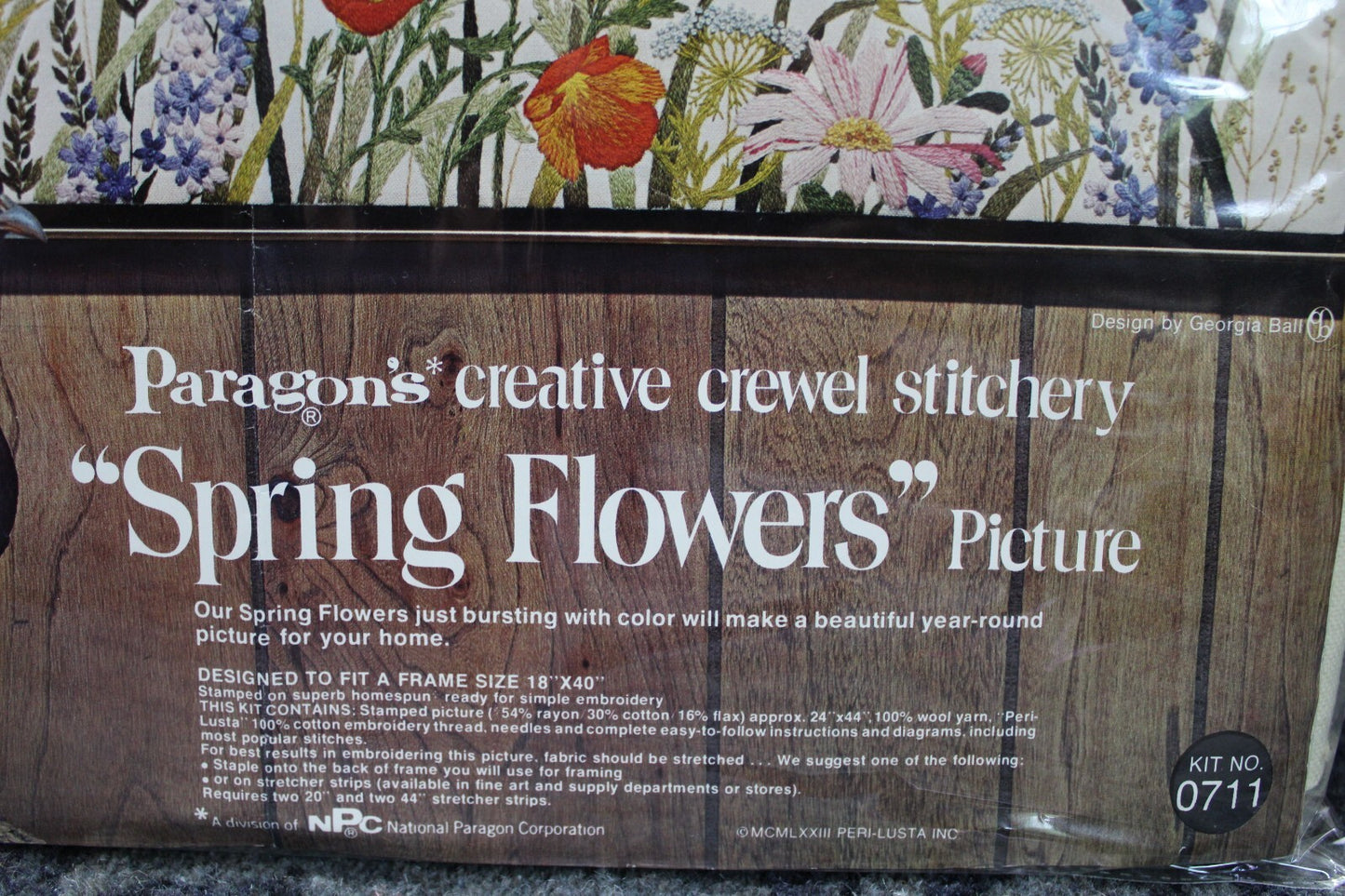 SPRING FLOWERS Vtg Wall Hanging Crewel Embroidery Kit Paragon Stitchery 0711