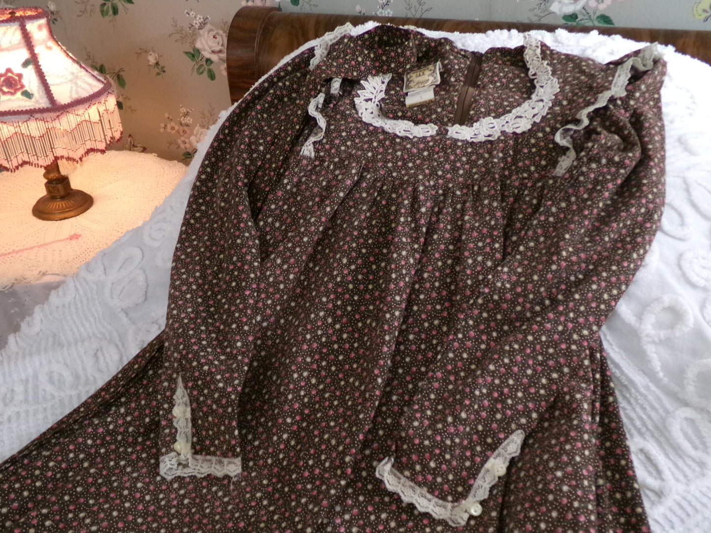 whimsical woodland fairy vintage Gunne Sax dress, cute 1970s prairie style midi brown cotton calico print, XXS