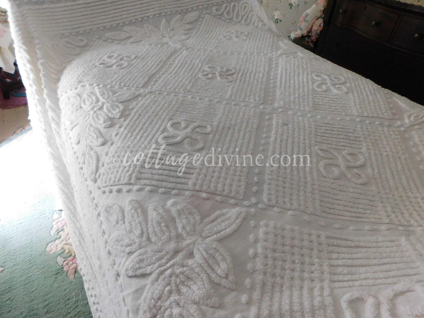 Shabby Seaside Cottage Style 1950s White Vintage Chenille Bedspread, Full Size, Fringe