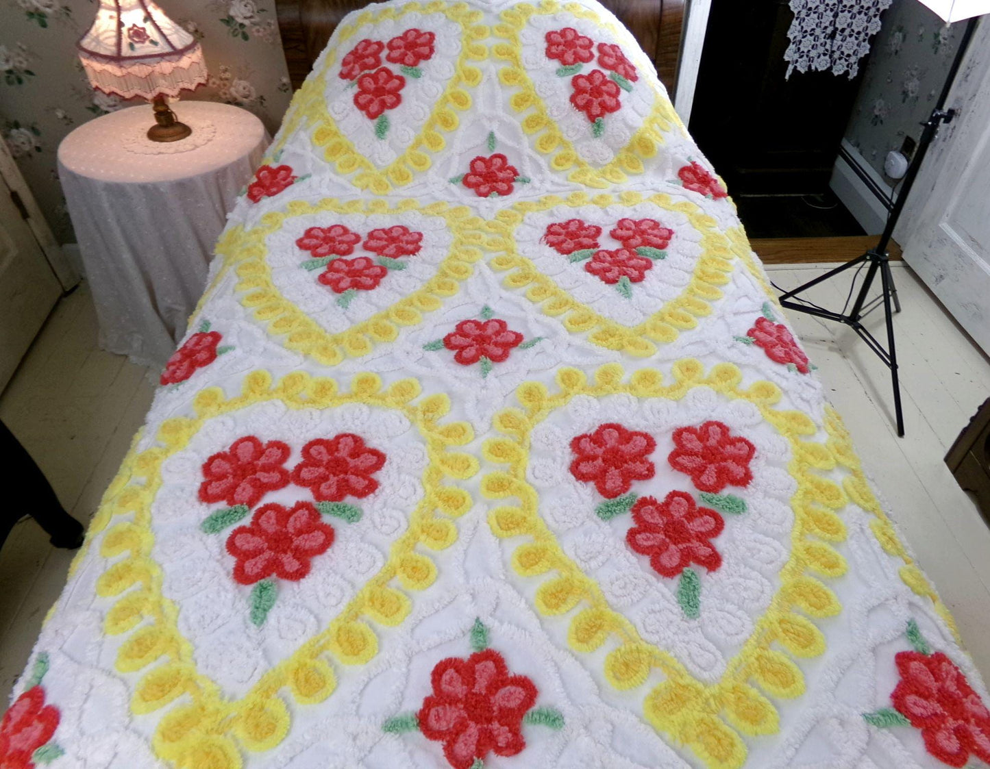 sweetheart vintage chenille bedspread with brilliant hearts, roses & curlicue swirls on white 100% cotton, MCM aesthetic, FULL size bedding