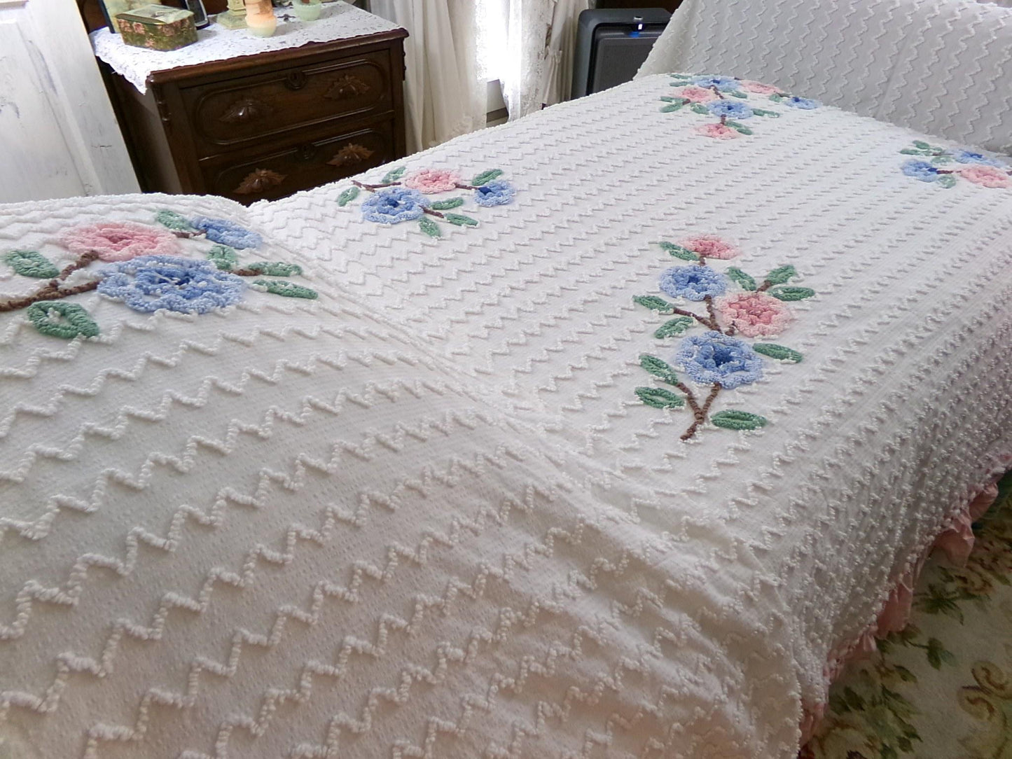 summer vintage chenille bedspread, lightweight white cotton seersucker with flowers & pink ruffle trim, twin size coverlet