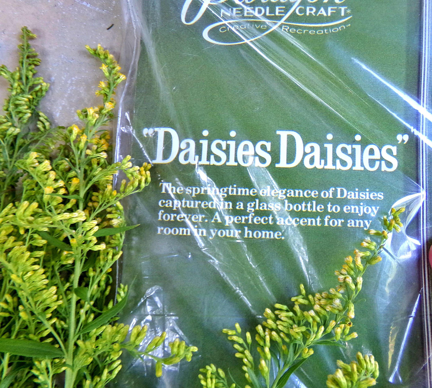 DAISIES DAISIES Crewel Embroidery Kit, Vintage 0617 Paragon Needlecraft Stitchery, Boho Style Wall Hanging, Adele Veres Design