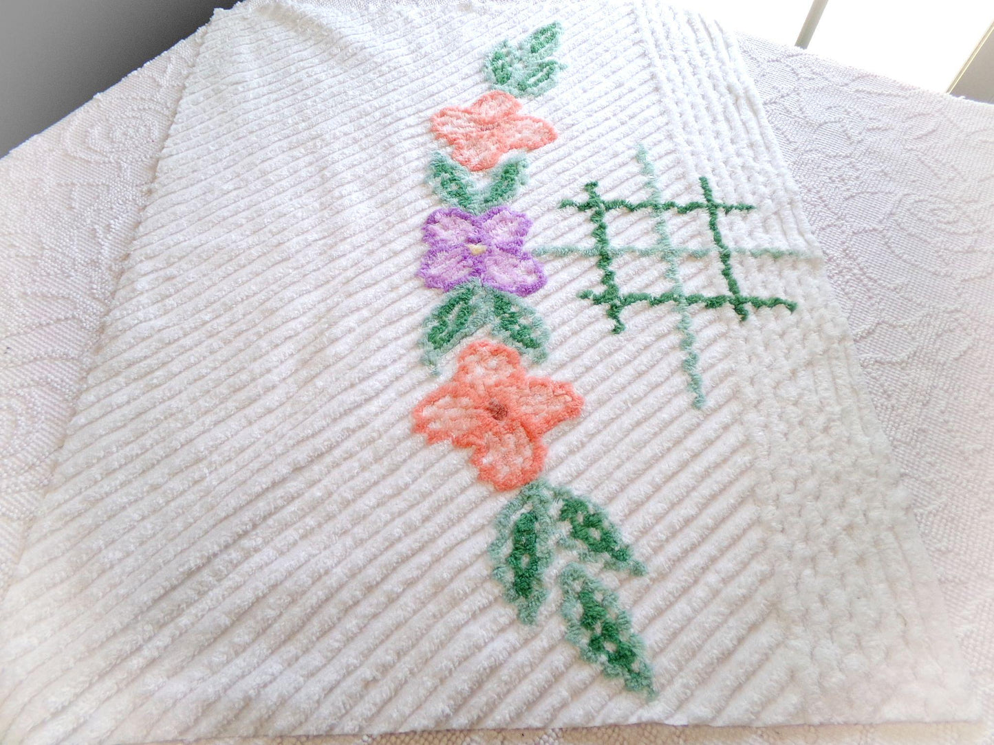 Pretty Vintage Chenille Fabric - Soft & Textured for Your Creative Projects, 21" x 28" Piece of Sewing Material Ideal for Quilts, Pillows