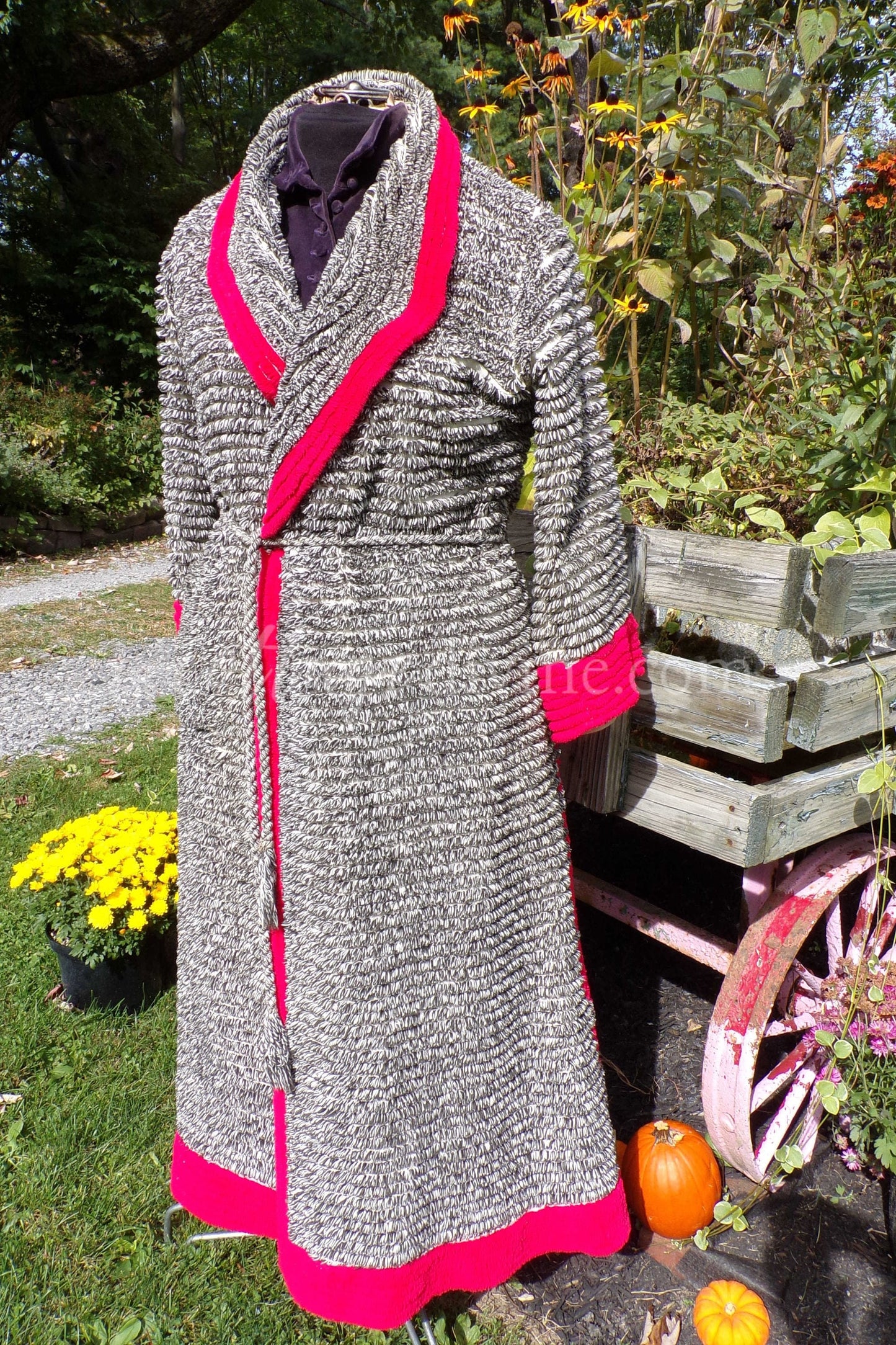 Red Peacock Vintage Women's Chenille Robe, 1940s Salt & Pepper Handmade Bathrobe, Size Small