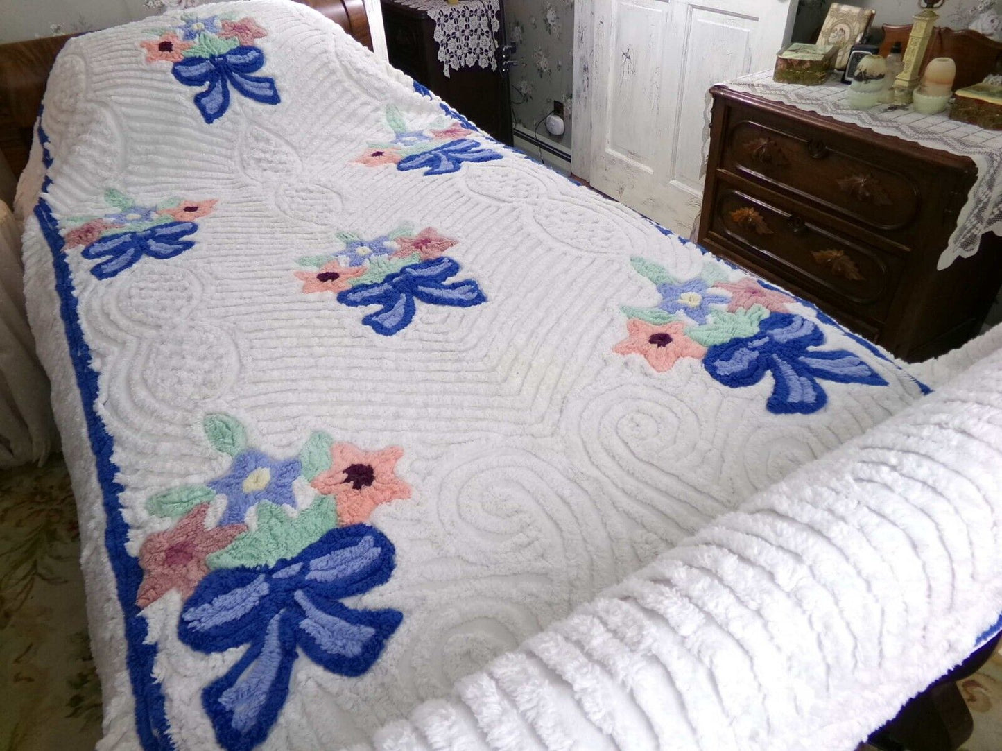 Charming Vintage Chenille Bedspread Plush Bow Flower Bouquets, Twin Size Bedding