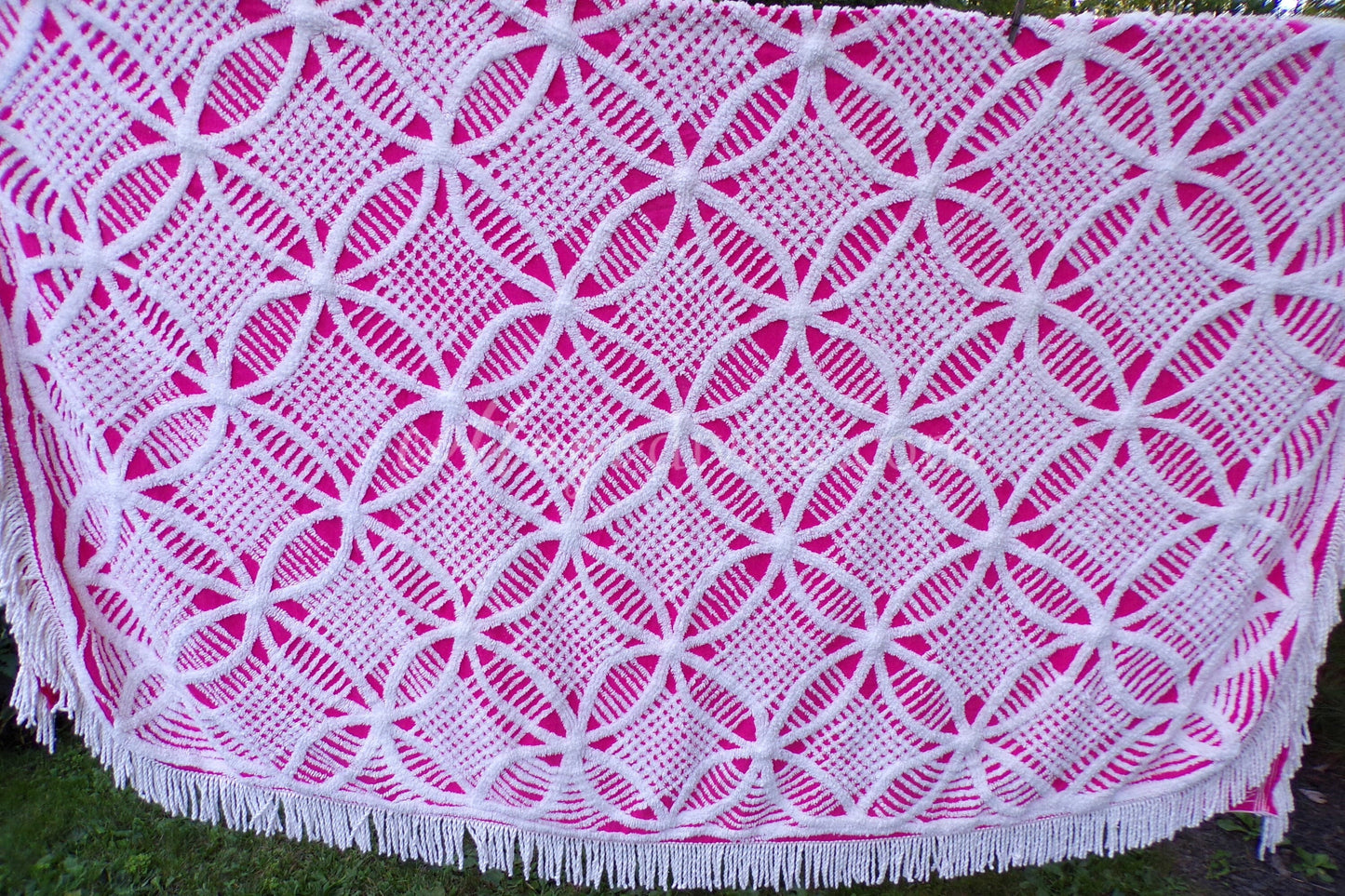 feisty fairy pink fluffy vintage chenille bedspread with white wedding rings & accent fringe, soft cotton full size bedding
