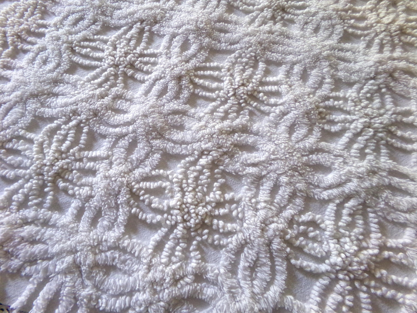 Exquisite Vintage Chenille Fabric, Elaborate 15.5" x 20" inch Piece, Intricate Needletufting in Wedding Ring Pattern
