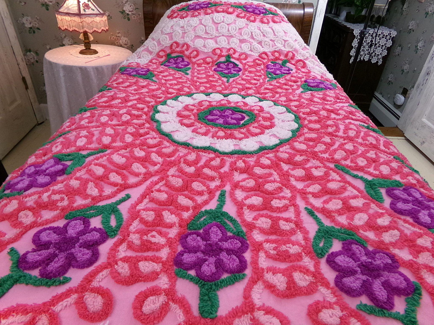 cupcake pink vintage chenille bedspread, spectacular lush cake frosting tufts, 100% plush cotton coverlet, full size bedding