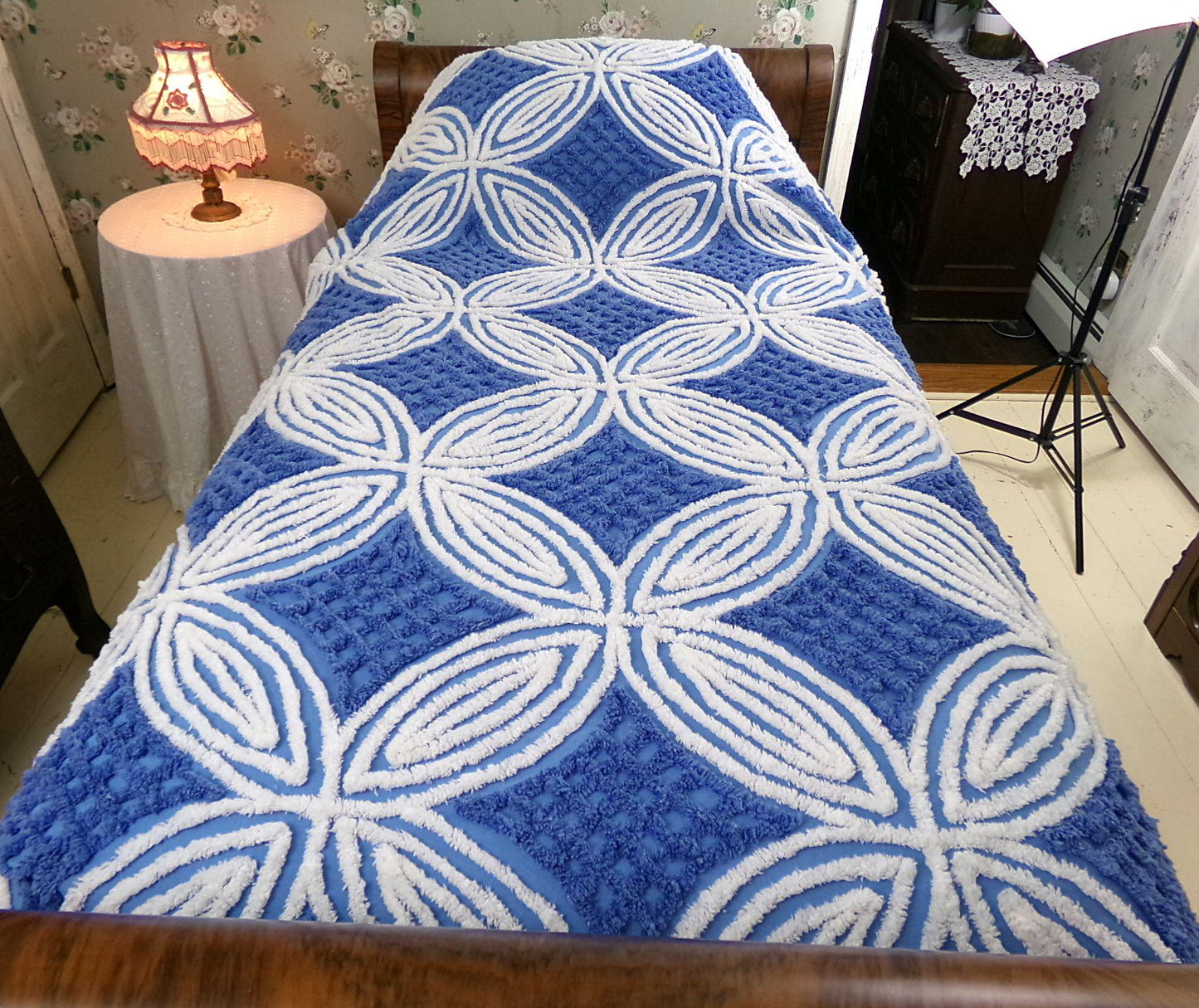 coastal style chenille bedding, full size vintage cotton bedspread in dominant blue & white wedding ring design
