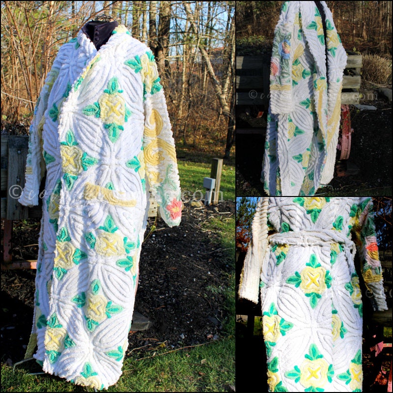 Plush Plus Size Chenille Robe, Upcycled Bathrobe from Cabbage Rose Blooms Vintage Chenille Bedspread, 1X / 2X Large