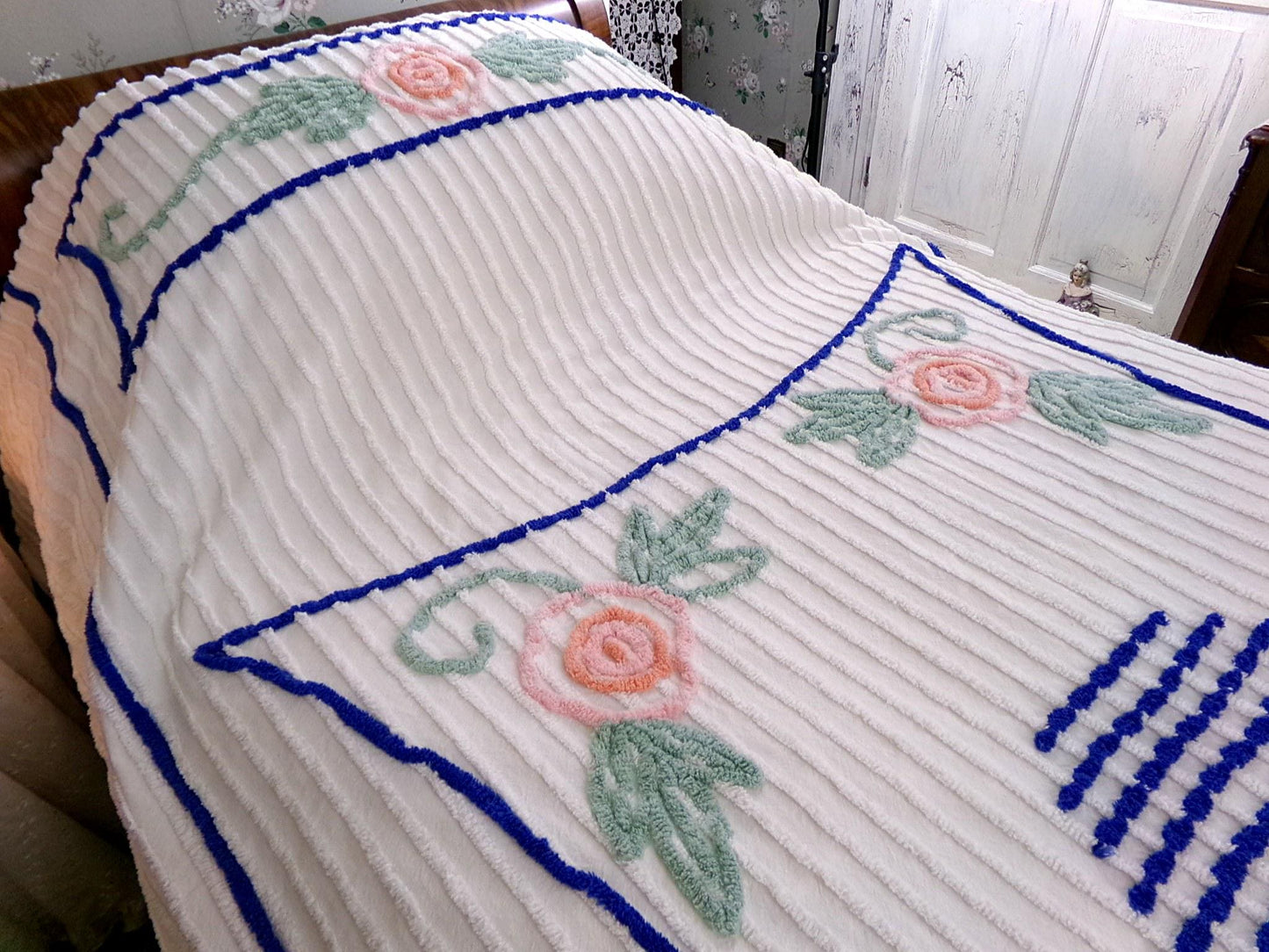 Cottage Style Vintage Chenille Bedspread, Lovely Pink Roses on White Cotton, TWIN Size Summer Coverlet