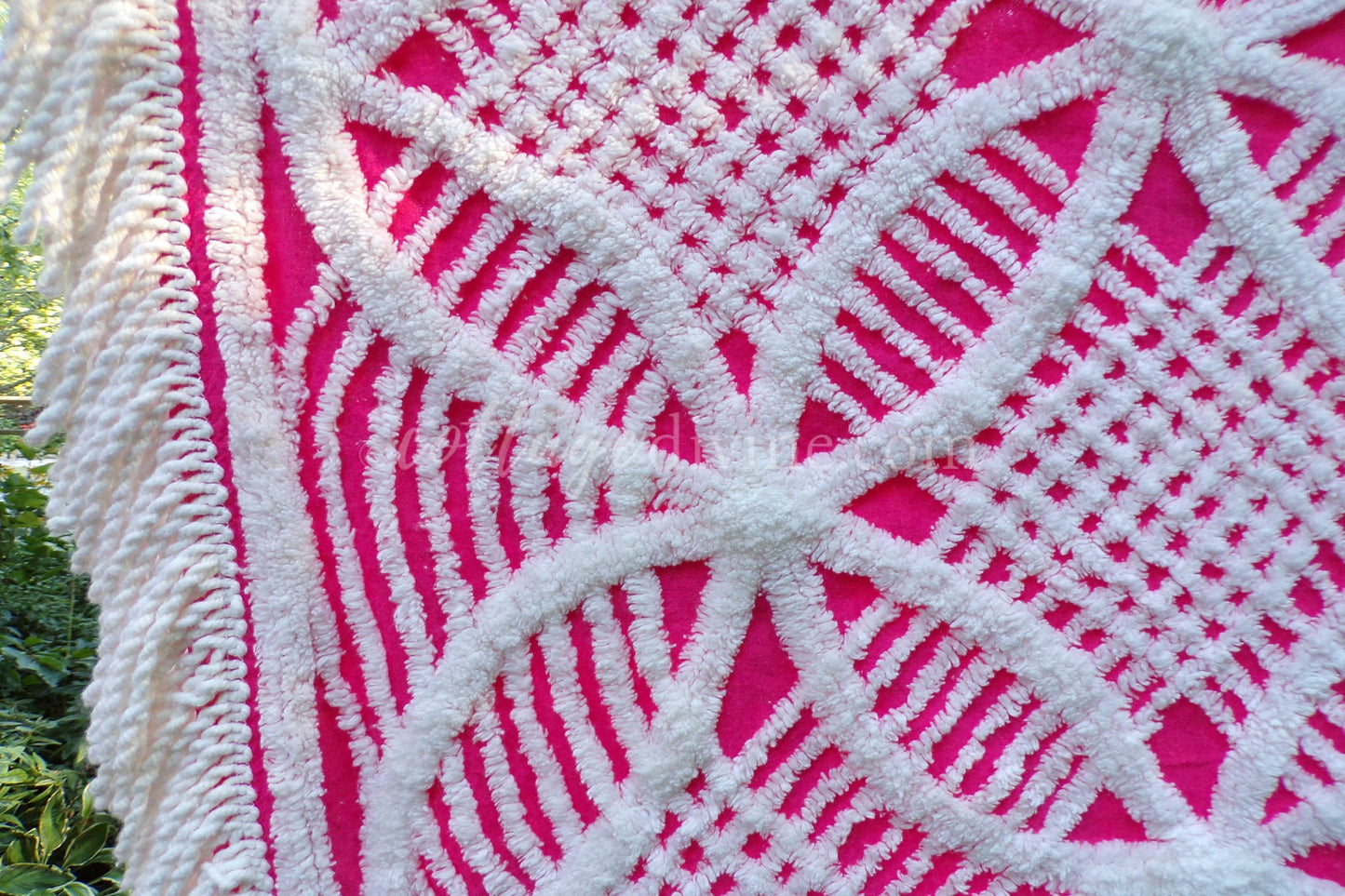 feisty fairy pink fluffy vintage chenille bedspread with white wedding rings & accent fringe, soft cotton full size bedding