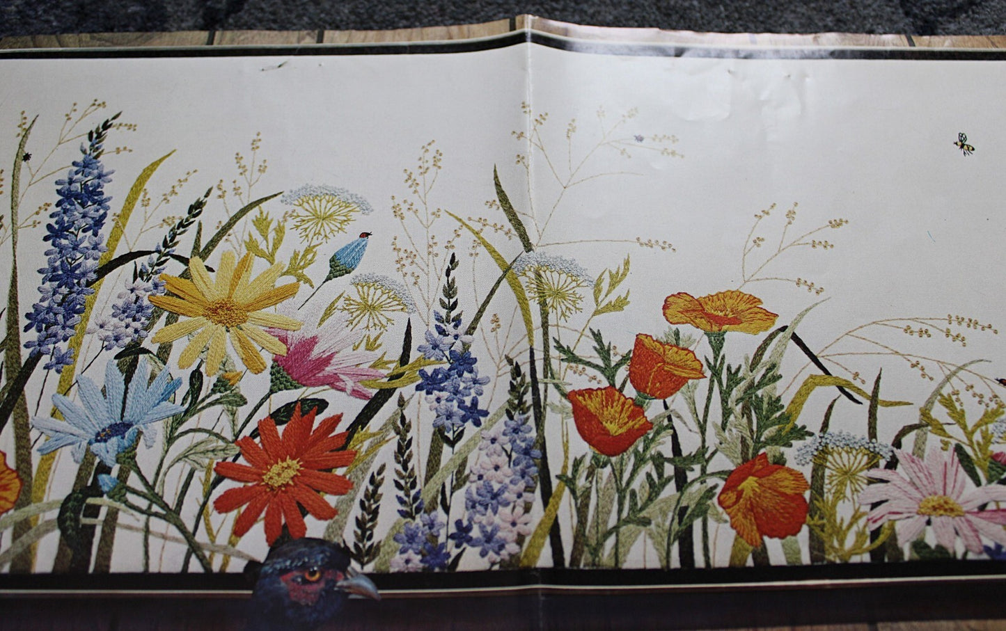 SPRING FLOWERS Vtg Wall Hanging Crewel Embroidery Kit Paragon Stitchery 0711