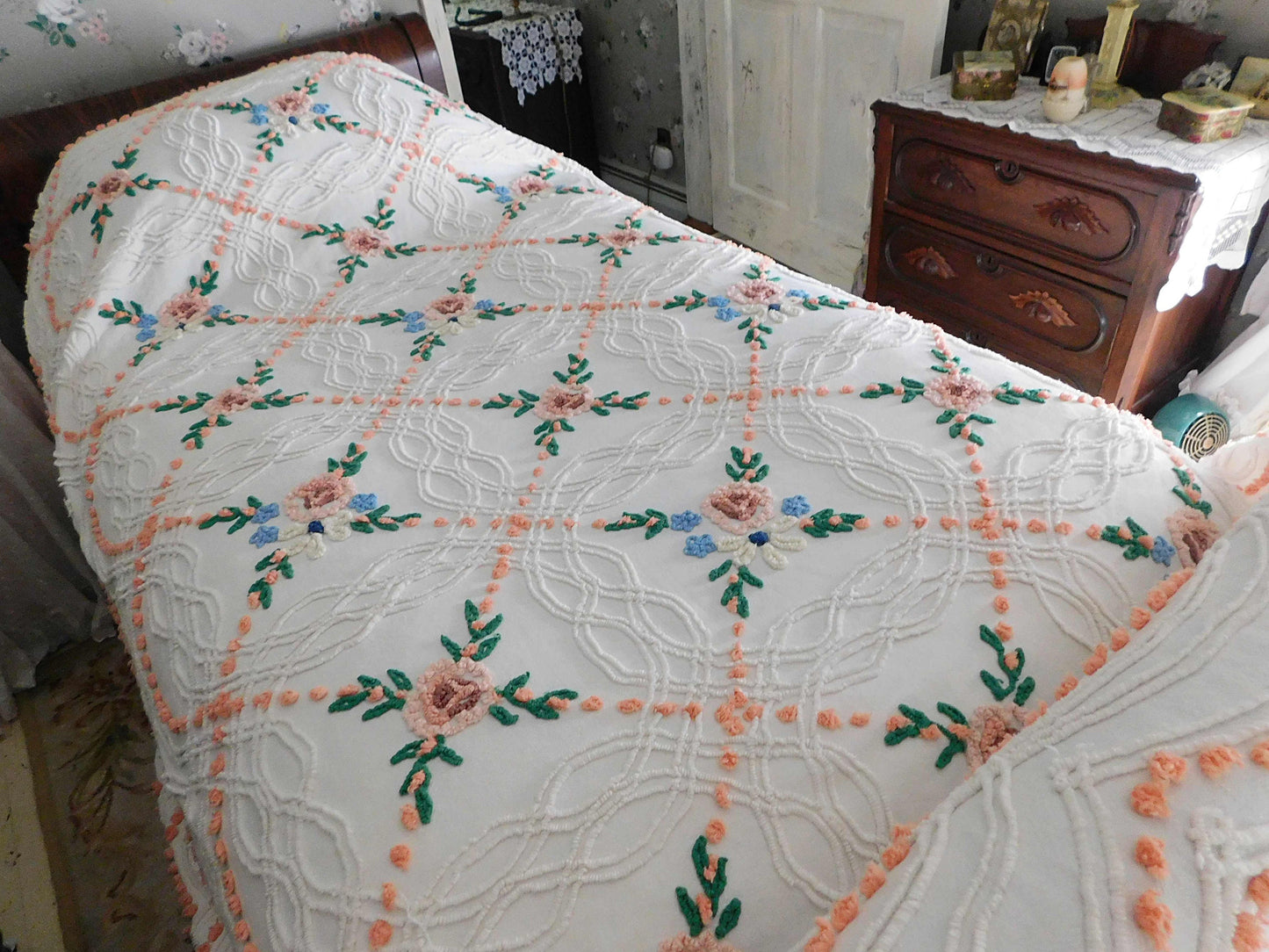 shabby chic chenille bedspread, vintage wildflower daisy rose design, white cotton summer coverlet with peach pops, twin size bedding