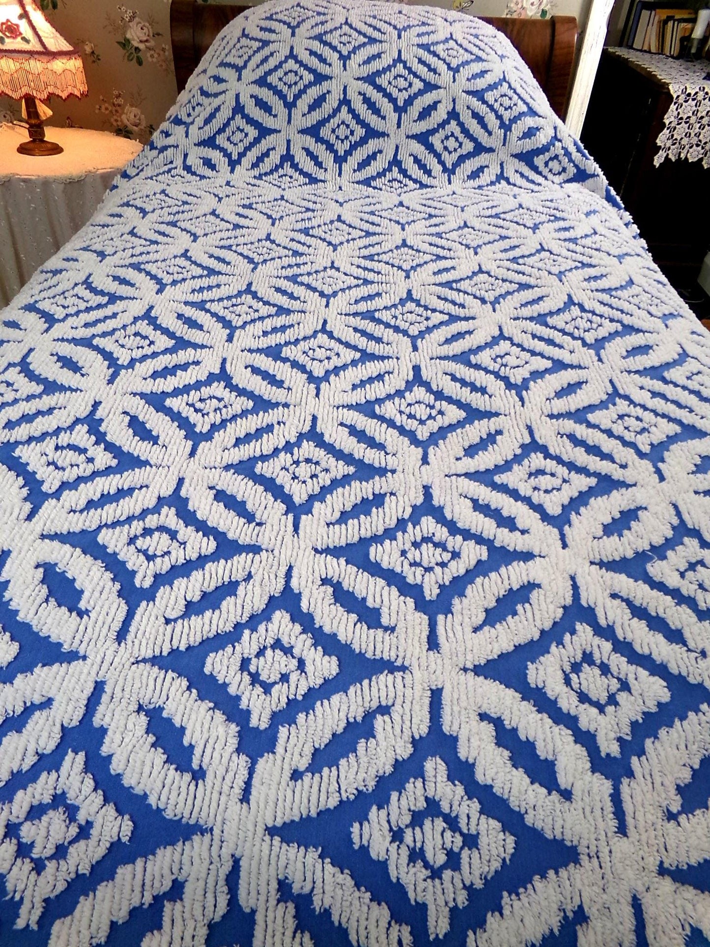 coastal cottage blue vintage chenille bedspread, cobalt & white geometric pattern, 100% cotton twin size summer coverlet with fringe