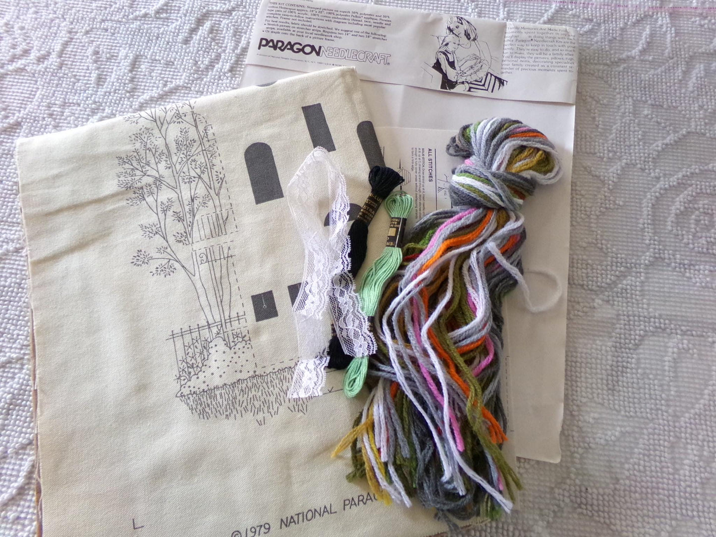 VICTORIAN MANSION Retro Crewel Stitchery Kit, Vintage Paragon Sculptured Needlecraft Embroidery #0326, Design by Georgia Ball