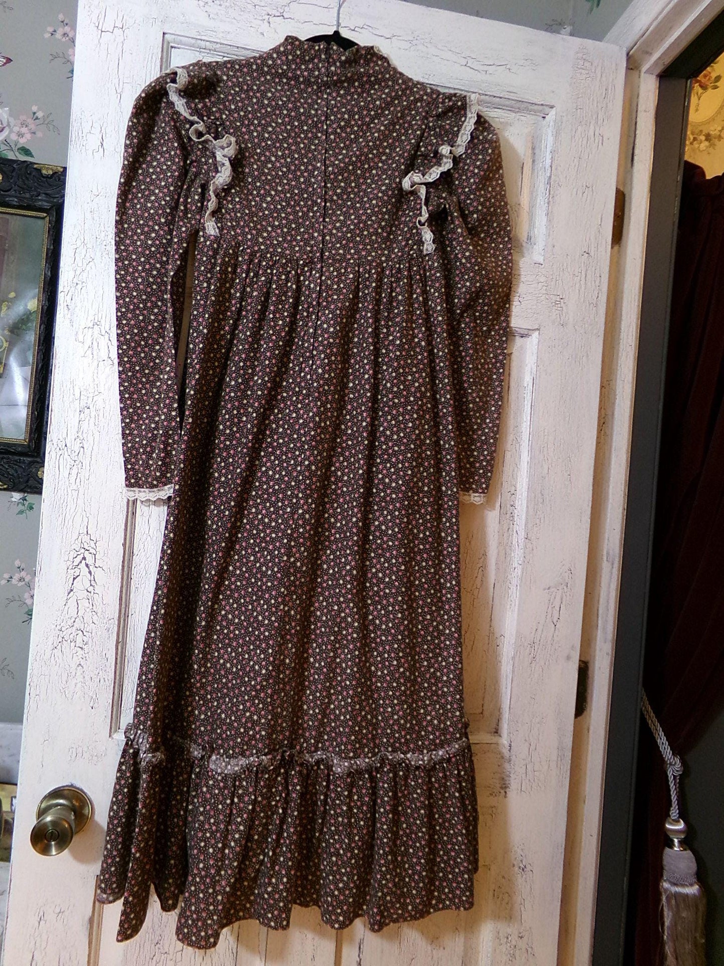 whimsical woodland fairy vintage Gunne Sax dress, cute 1970s prairie style midi brown cotton calico print, XXS
