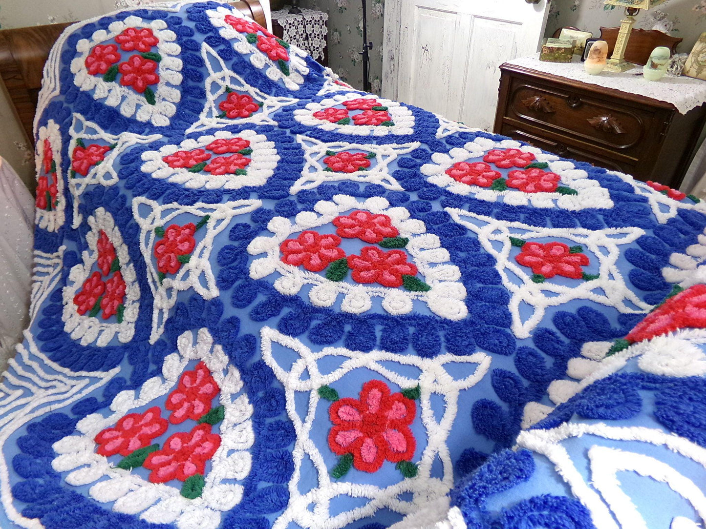 American Spirit Vintage Chenille Bedspread with Brilliant Red Roses in Blue & White Hearts, Full Size Bedding