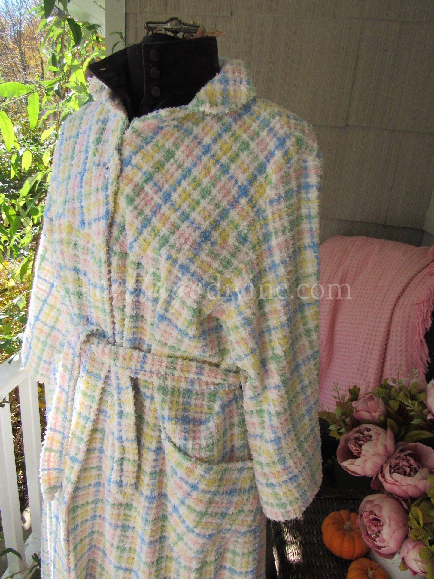Grandma's Cozy Chenille Housecoat PLAID Vintage Chenille Robe 1960s Style Bathrobe, S/M