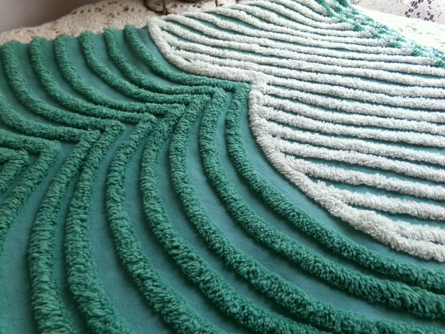 Drama Green Vintage Chenille Fabric, Powerful Swooping Wave Scallops, 20" x 24" inch piece, Great in Quilts, Wall Hangings