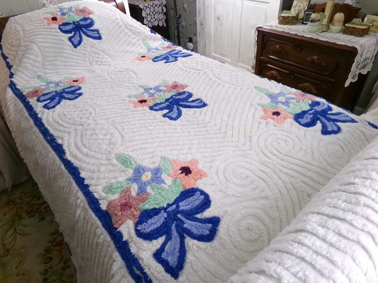 Charming Vintage Chenille Bedspread Plush Bow Flower Bouquets, Twin Size Bedding
