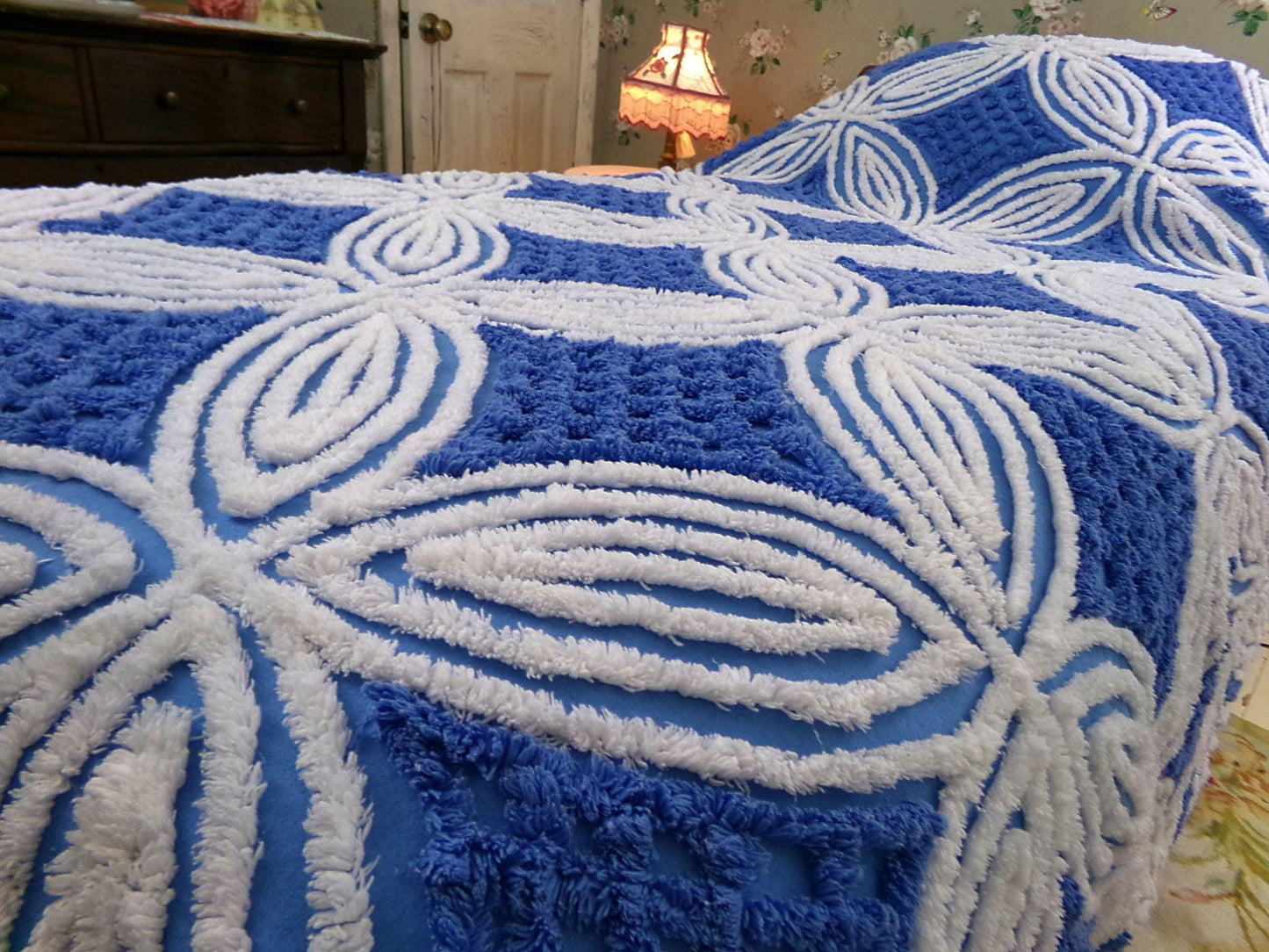 coastal style chenille bedding, full size vintage cotton bedspread in dominant blue & white wedding ring design