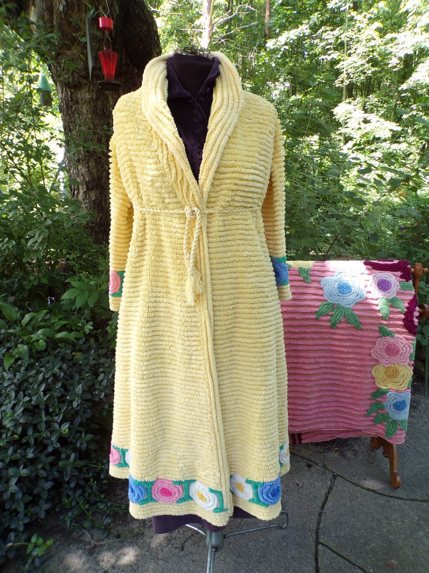 Vintage Ladies Robe, Plush Lollipop Roses on Cheerful Yellow, Retro Chenille Bedspread Bathrobe, Very Small