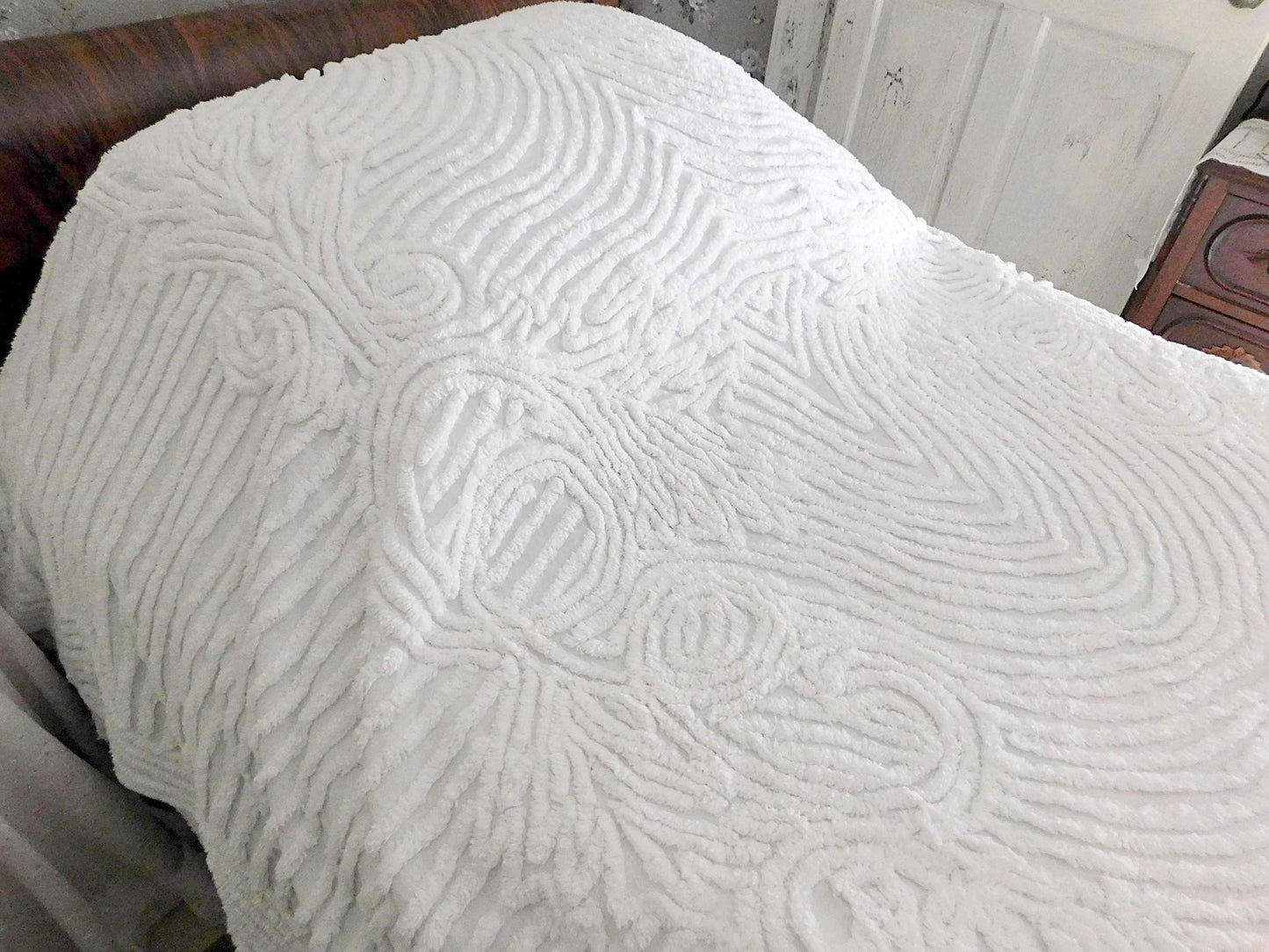Snowy Swirls Plush White Vintage Twin Sized Chenille Bedspread