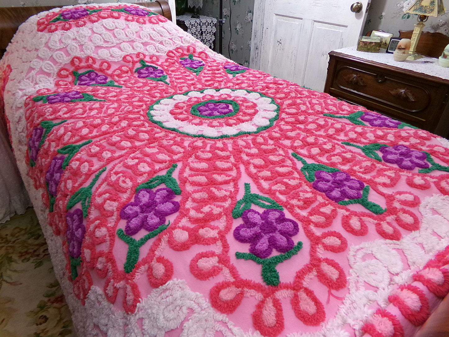 cupcake pink vintage chenille bedspread, spectacular lush cake frosting tufts, 100% plush cotton coverlet, full size bedding