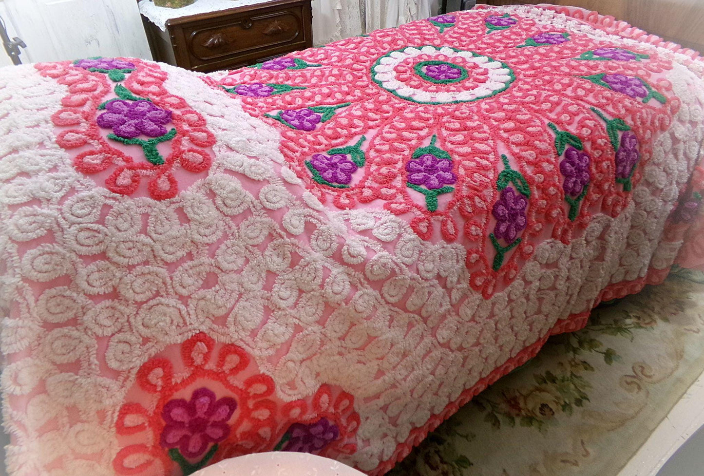 cupcake pink vintage chenille bedspread, spectacular lush cake frosting tufts, 100% plush cotton coverlet, full size bedding