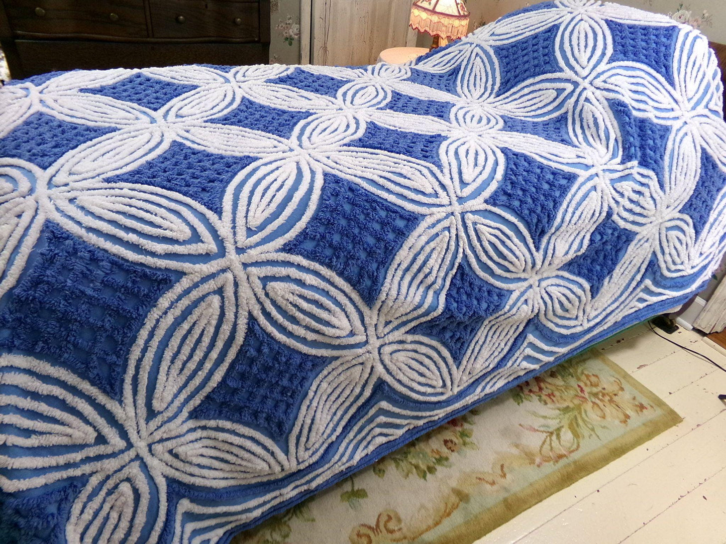 coastal style chenille bedding, full size vintage cotton bedspread in dominant blue & white wedding ring design