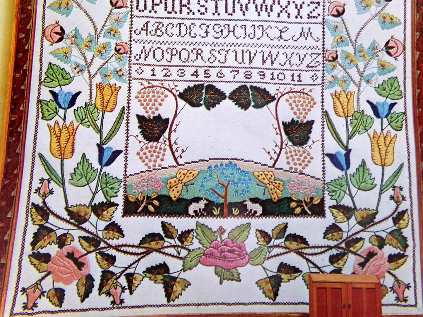 Vintage MUSEUM SAMPLER Embroidery Kit, Cooper-Hewitt Smithsonian Institution, Paragon Creative Crewel Stitchery, 0237, Linen Canvas
