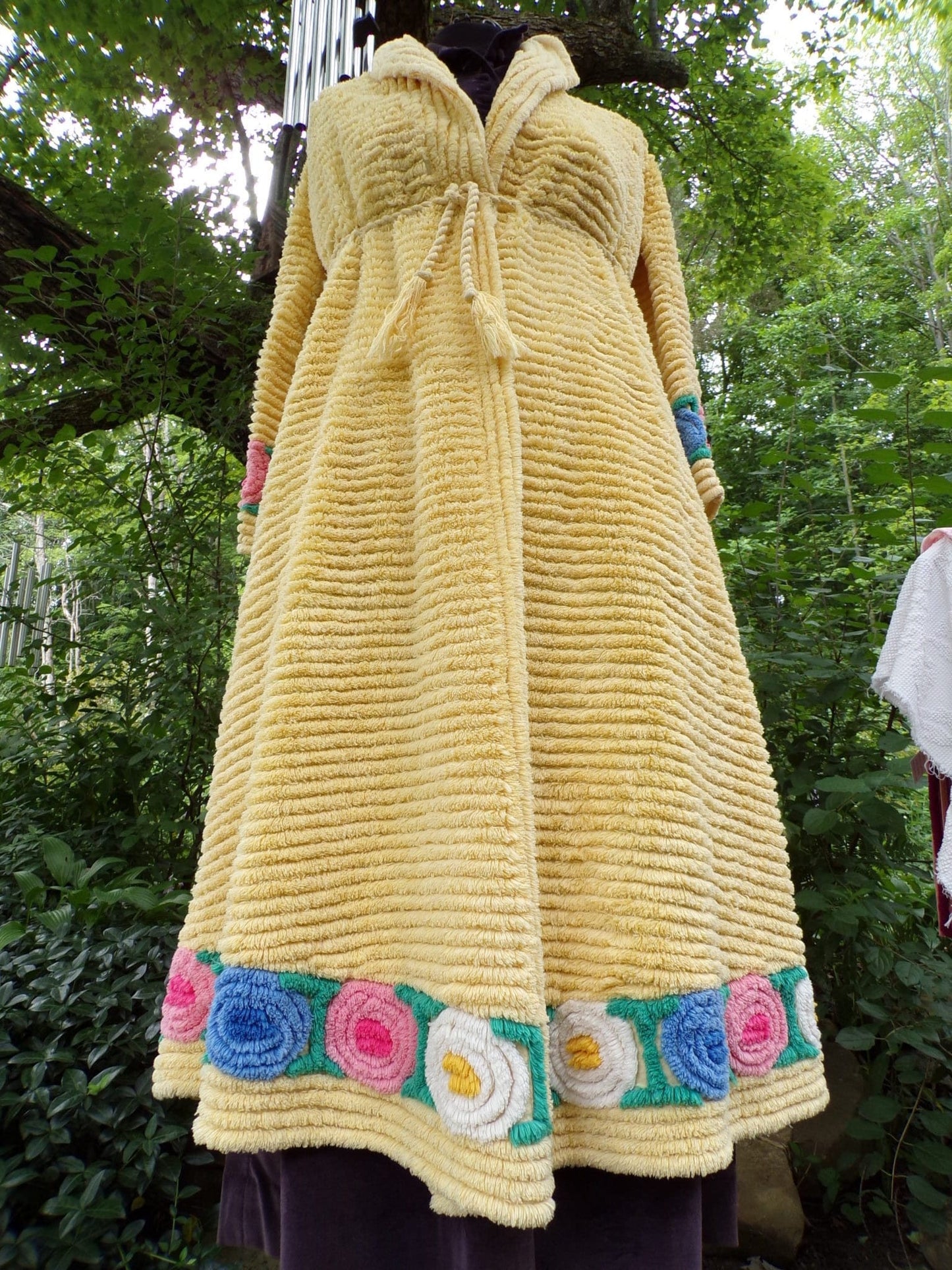 Vintage Ladies Robe, Plush Lollipop Roses on Cheerful Yellow, Retro Chenille Bedspread Bathrobe, Very Small