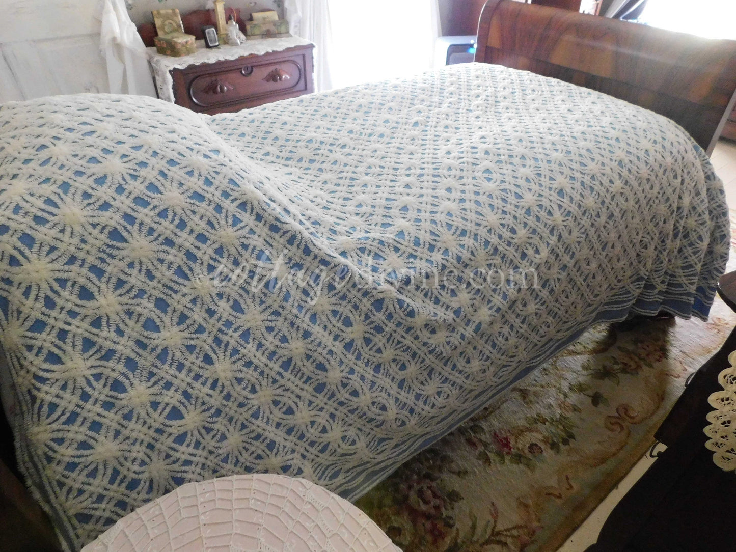 Classic Coastal Cottage Vintage Blue & White Tufted Chenille Bedspread, Twin Size