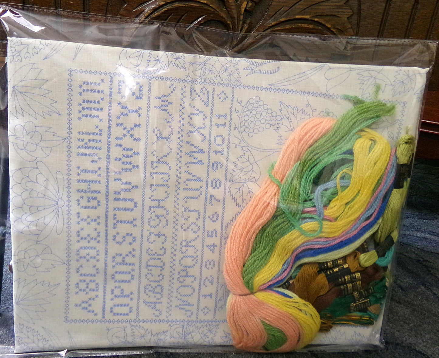 Vintage MUSEUM SAMPLER Embroidery Kit, Cooper-Hewitt Smithsonian Institution, Paragon Creative Crewel Stitchery, 0237, Linen Canvas