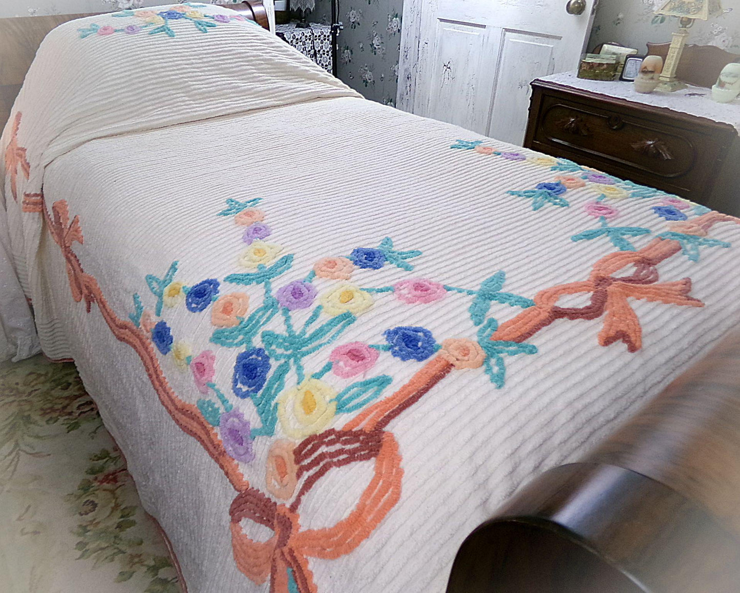 granny's cottage full size chenille bedspread, old-fashioned flower bouquets on cream, vintage style bedding