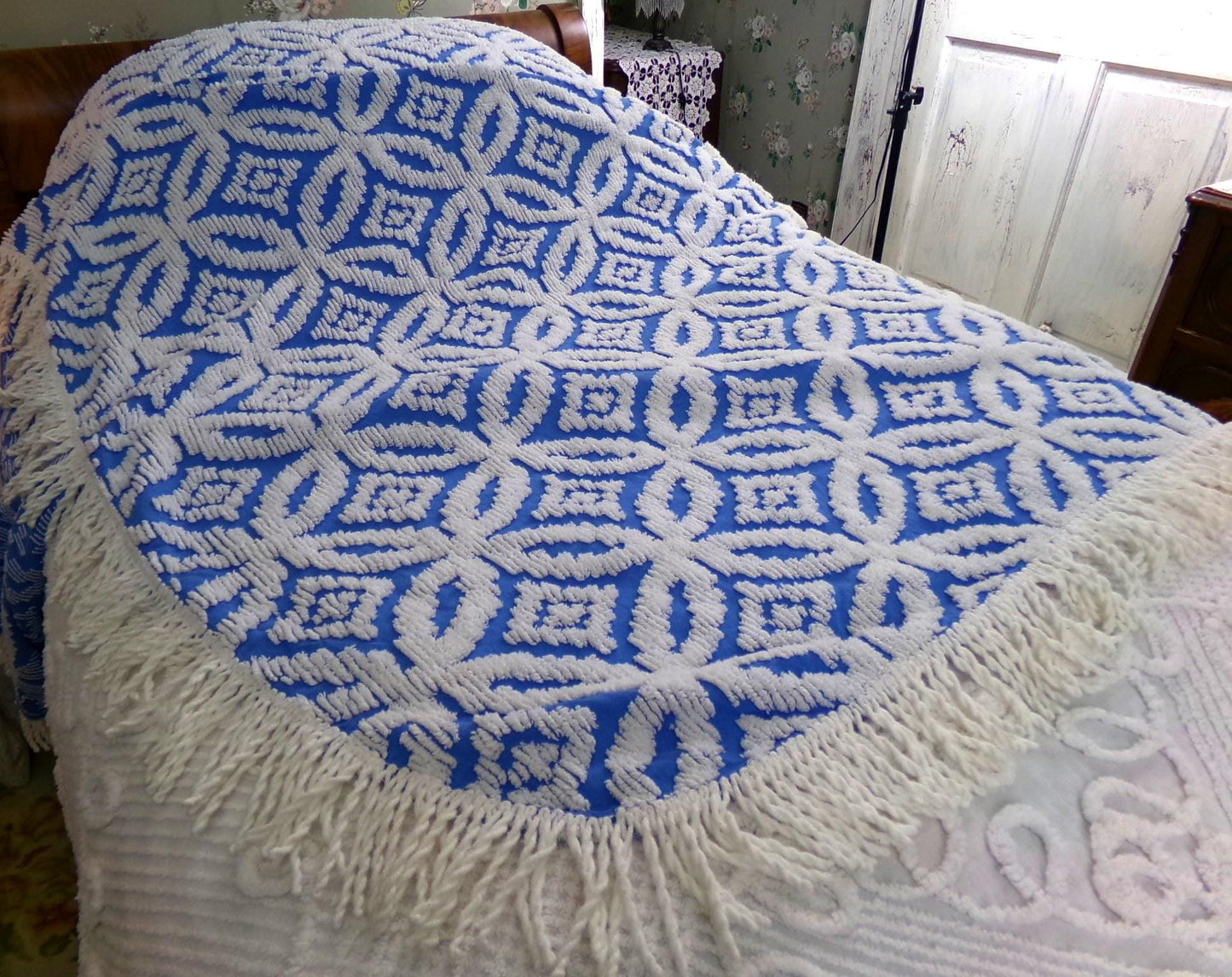 coastal cottage blue vintage chenille bedspread, cobalt & white geometric pattern, 100% cotton twin size summer coverlet with fringe