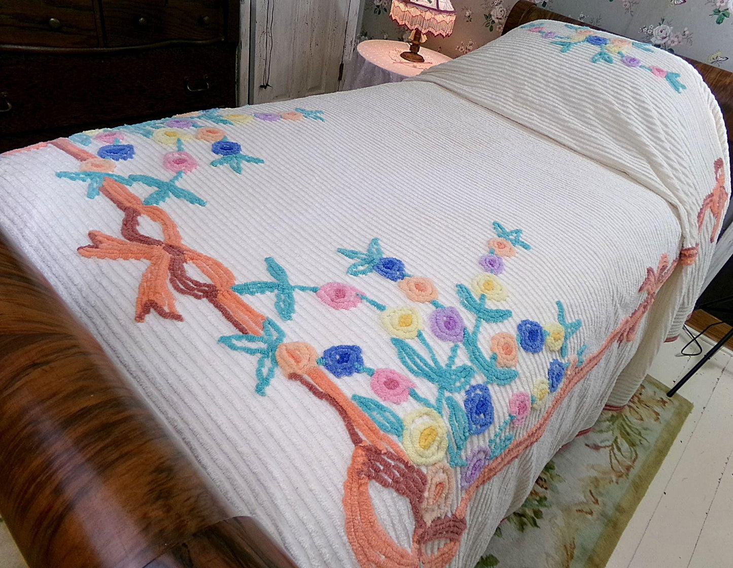 granny's cottage full size chenille bedspread, old-fashioned flower bouquets on cream, vintage style bedding