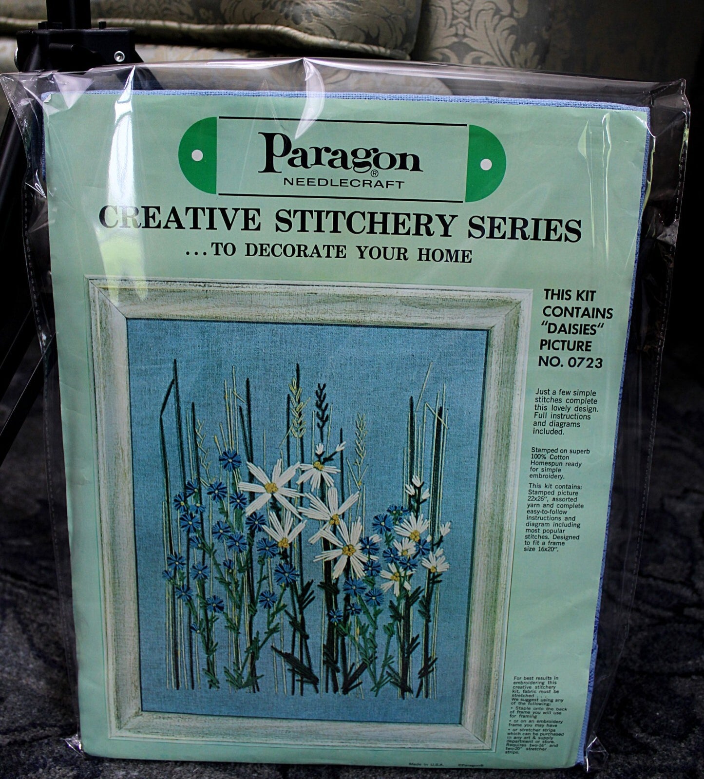 DAISIES Vtg Crewel Embroidery Kit Boho Hippie 70s Floral Paragon Stitchery 0723