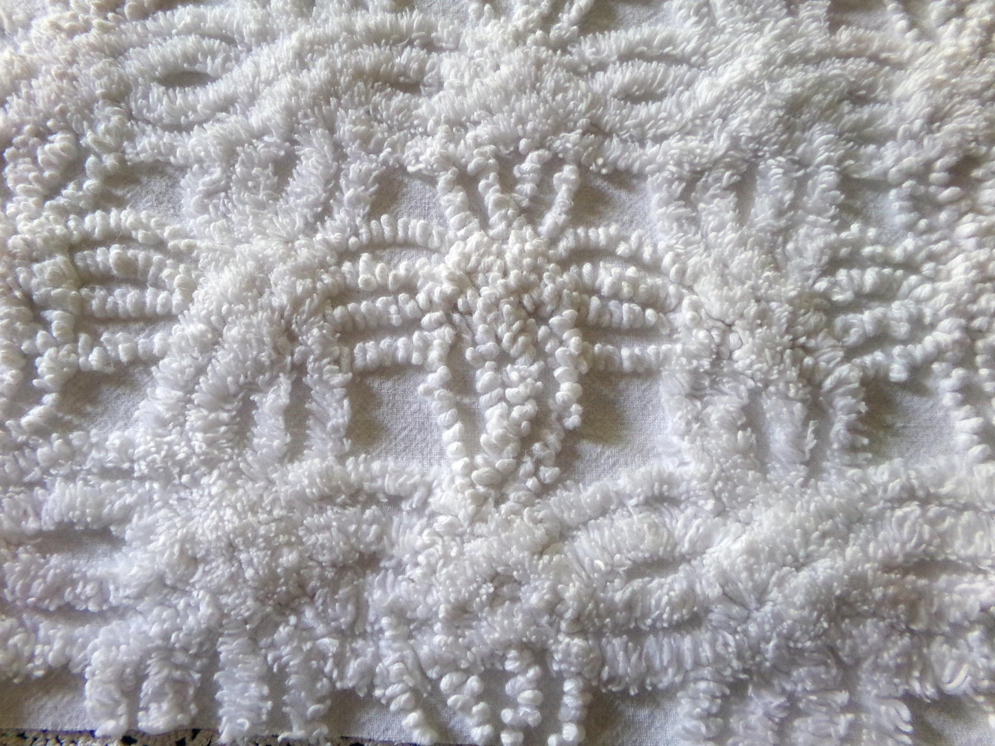 Exquisite Vintage Chenille Fabric, Elaborate 15.5" x 20" inch Piece, Intricate Needletufting in Wedding Ring Pattern