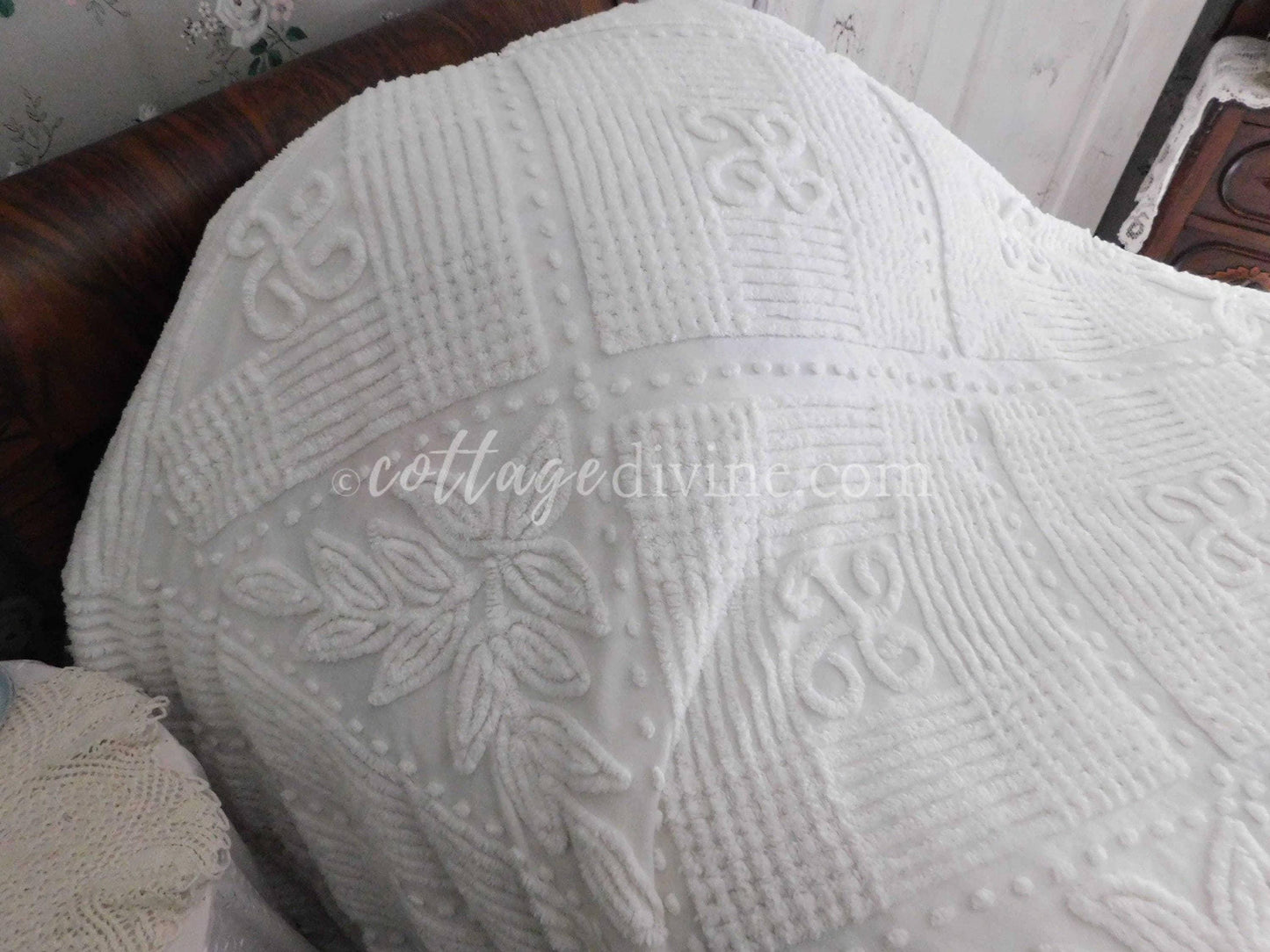 Shabby Seaside Cottage Style 1950s White Vintage Chenille Bedspread, Full Size, Fringe