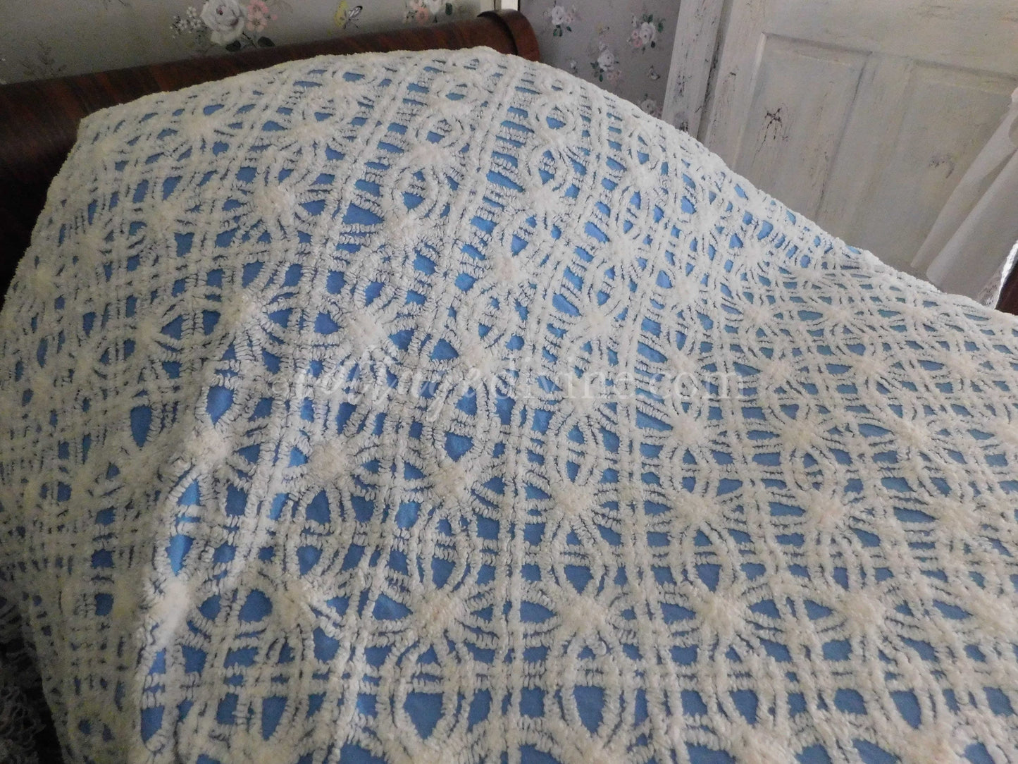 Classic Coastal Cottage Vintage Blue & White Tufted Chenille Bedspread, Twin Size