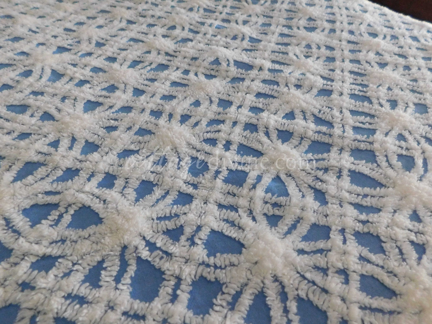 Classic Coastal Cottage Vintage Blue & White Tufted Chenille Bedspread, Twin Size