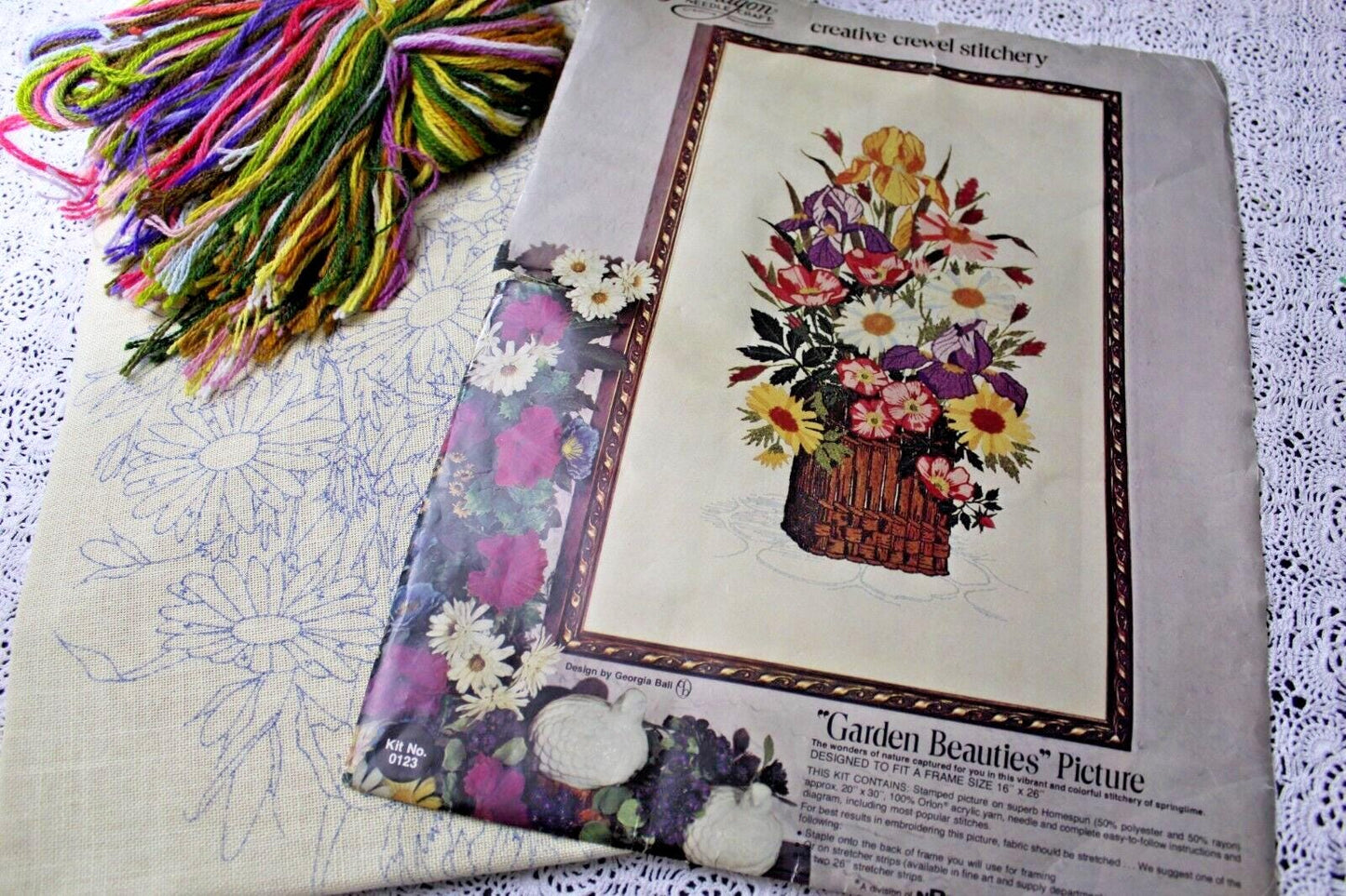 GARDEN BEAUTIES Paragon Crewel Embroidery Kit 0123 Vtg Boho Floral Stitchery