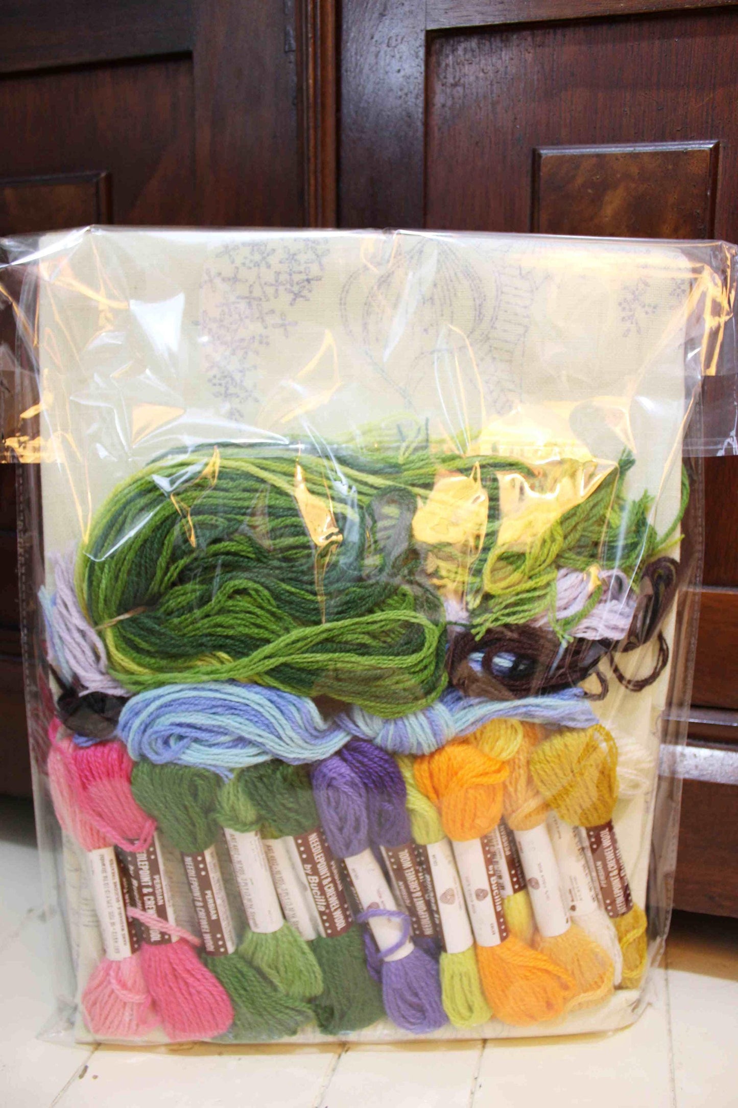CRYSTAL BOUQUET Vintage Paragon Needlecraft CREWEL Embroidery Stitchery Kit #0210 ~ Spring Fantasy Florals, a Georgia Ball Design